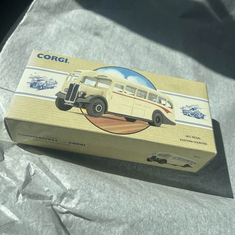 CORGI CLASSIC #98161 AEC REGAL EASTERN COUNTIES BUS 1:50 SCALE #4047